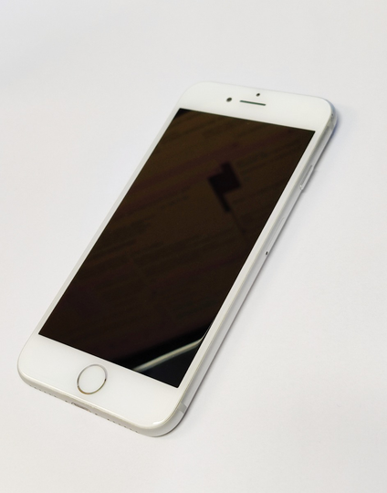 Apple iPhone 7 32GB Valkoinen / Hopea - Käytetty