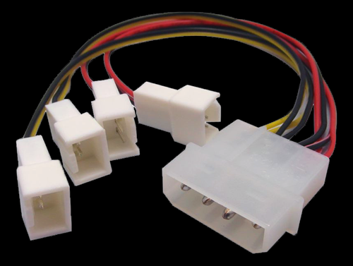 Akasa sovitin usean tuulettimen asentamista varten liitännät 2 x 3-pinninen 5 V sekä 2 x 3-pinninen 12 V 0 15 m kaapeli 4-pinninen MOLEX